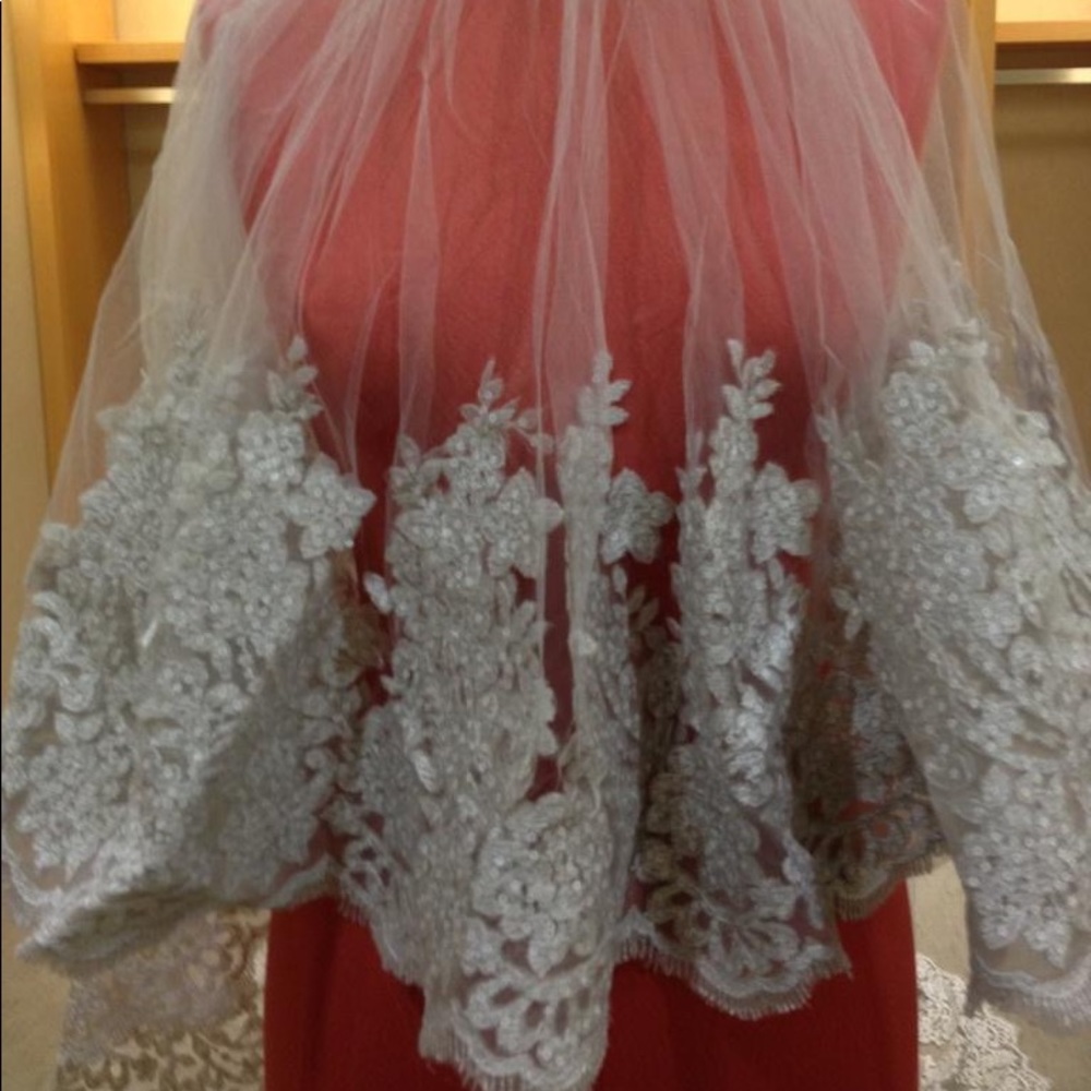 mermaid evening gown and wedding dress + veil - Picture 5 of 9